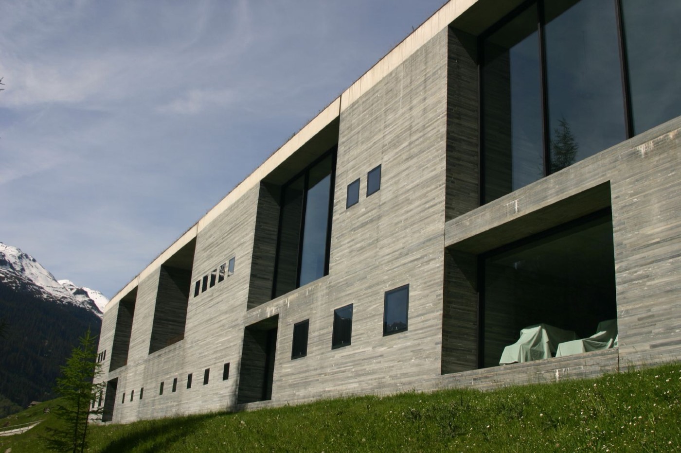 Therme Vals quartzite facade